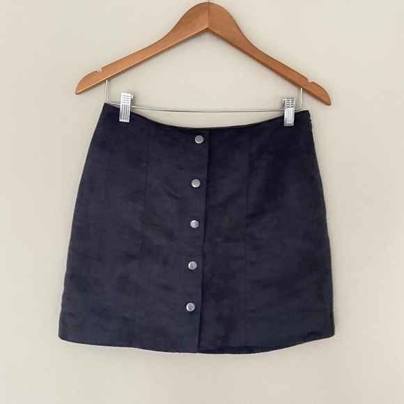 GAP Black Suede Button Mini Skirt - Picture 2 of 10